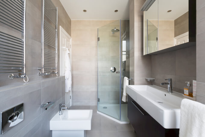 Specchi da bagno: tra design e funzionalità homehome Specchio bagno con luce led integrata